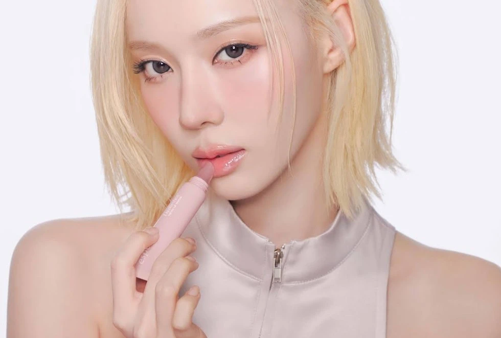 윈터가 바른 핑크 립…에스쁘아, 색조에 입술 관리 기능 더했다