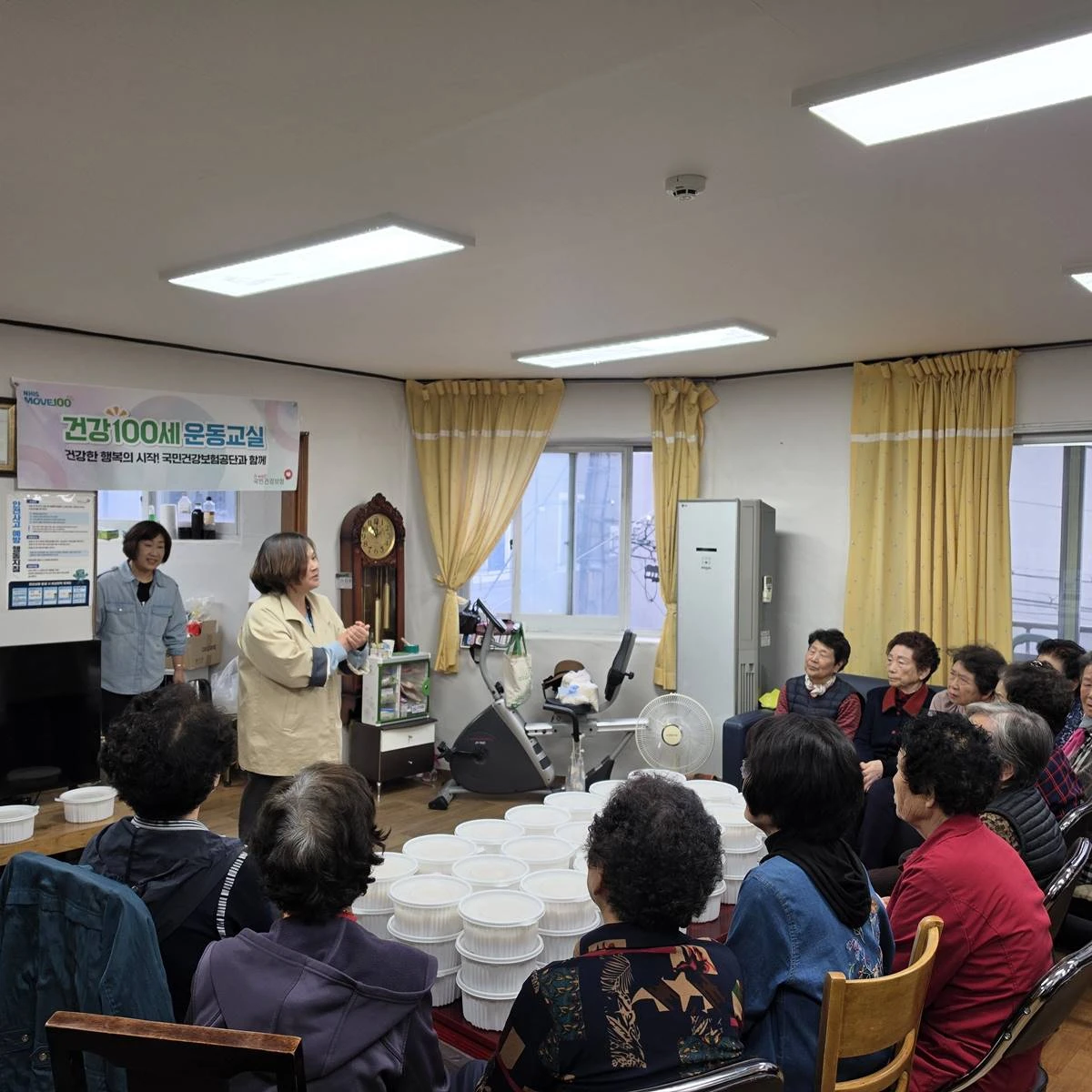 대구 북구 무태조야동 새마을협의회에서 관내 어르신을 대상으로 한 곰탕 나눔 행사를 진행하고 있다. / 대구 북구