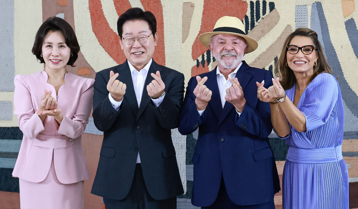 기념 촬영에 나선 한국-브라질 정상과 영부인들 / 뉴스1