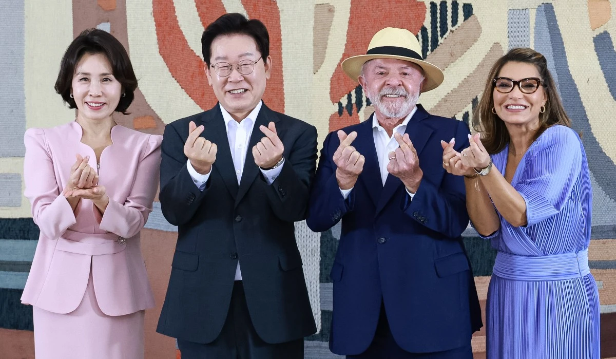 기념 촬영에 나선 한국-브라질 정상과 영부인들 / 뉴스1