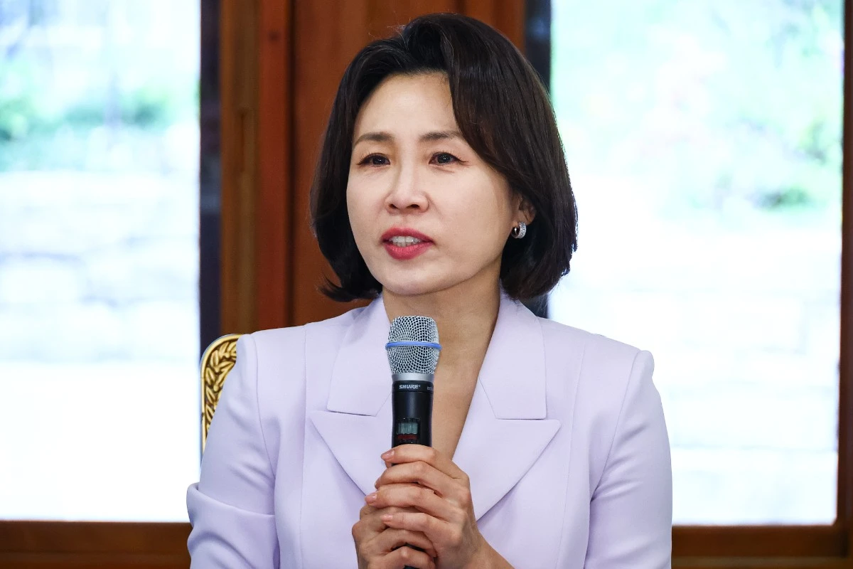 김혜경 여사가 26일 청와대 상춘재에서 열린 오월어머니집 전·현직 임원 초청 오찬 간담회에서 발언을 하고 있는 모습 / 뉴스1