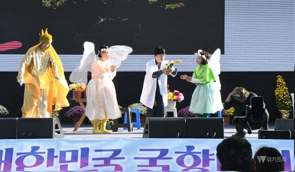 26일 함평엑스포공원 주무대에서 ‘함평극단’의 창작극 두 번째 창작극 '나비연옥황' 공연이 수많은 관람객의 뜨거운 호응과 환호 속에 열렸다. / 노해섭 기자