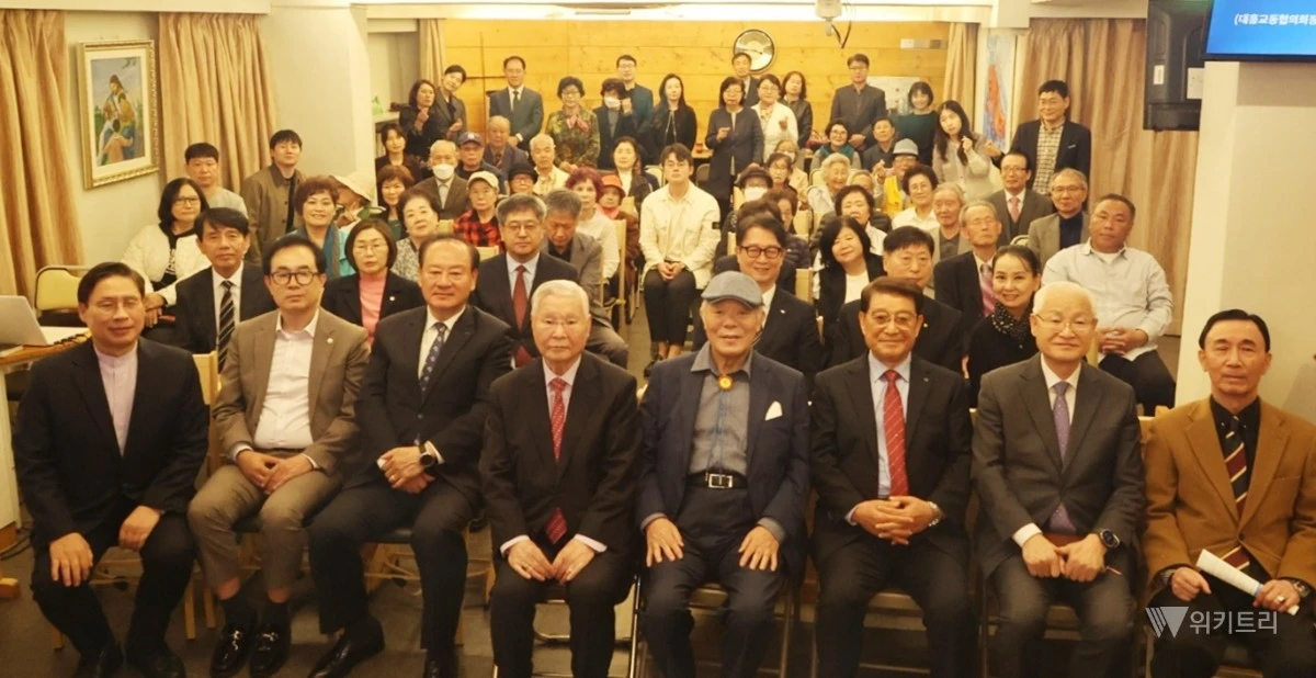 지난 25일, 신생명나무교회(담임 장헌일 목사)는 창립 10주년을 맞아 그동안 묵묵히 다져온 이웃 섬김의 역사를 기념하고 향후 비전을 세상에 알리는 ‘창립 10주년 감사예배 및 생명돌봄 마을목회 비전 선포식’을 성대하게 개최했다. / 신생명나무교회