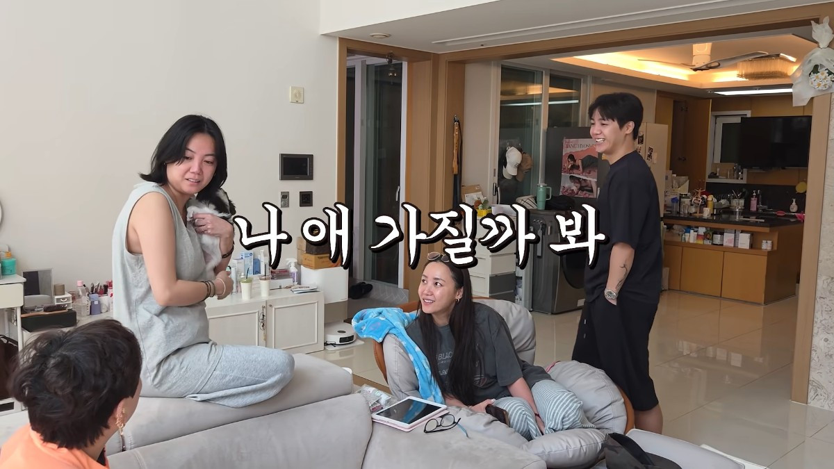고은아가 가족 유튜브 채널 '방가네'에서 임신을 고민하는 이유를 설명하고 있다. / 유튜브 '방가네'