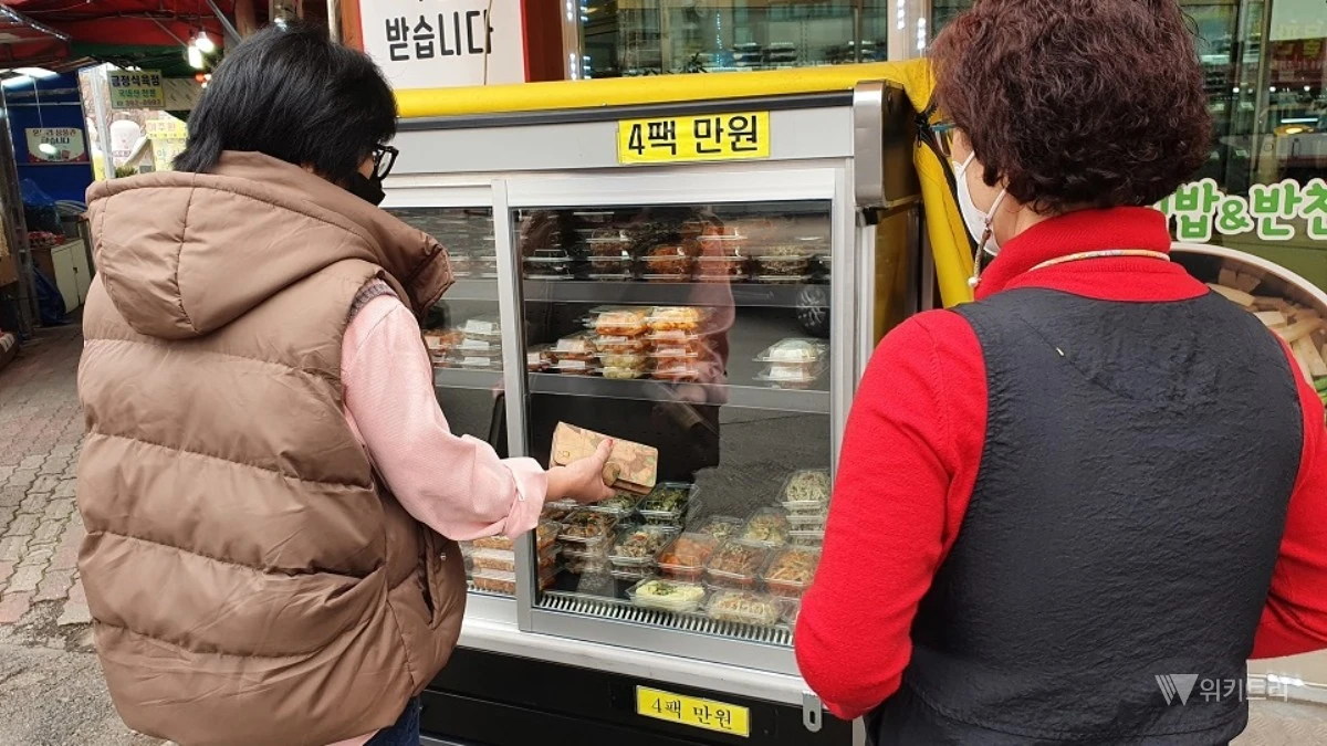 전남광주통합특별시 남구(구청장 김병내)는 식품 안전 강화와 골목상권 활성화를 위해 ‘우리 동네 안심 반찬 가게’ 사업을 새롭게 추진한다. / 광주시 남구