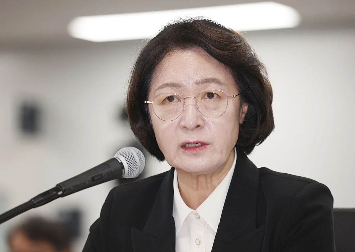 추미애 경기도지사. 기사 이해를 돕기 위한 자료 사진. 서미화 더불어민주당 최고위원은 경기도의 권리 중심 중증 장애인 맞춤형 공공 일자리 예산 삭감 움직임을 두고 추 지사를 겨냥해 '오세훈 서울시장과 똑 닮았다는 비난을 감당하기에 너무 어렵다'라고 비판했다. 서 최고위원은 26일 서울 여의도 국회에서 열린 최고위원회의에서 '최중증 장애인 권리 중심 공공 일자리를 돈으로 보지 말아 달라'라며 이렇게 말했다. / 뉴스1