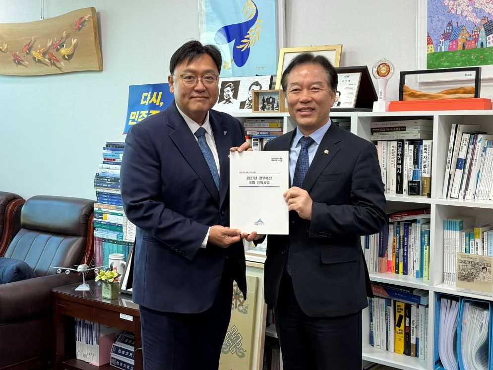 왼쪽부터 조상호 시장, 정태호_예산결산특별위원회 간사 / 세종시