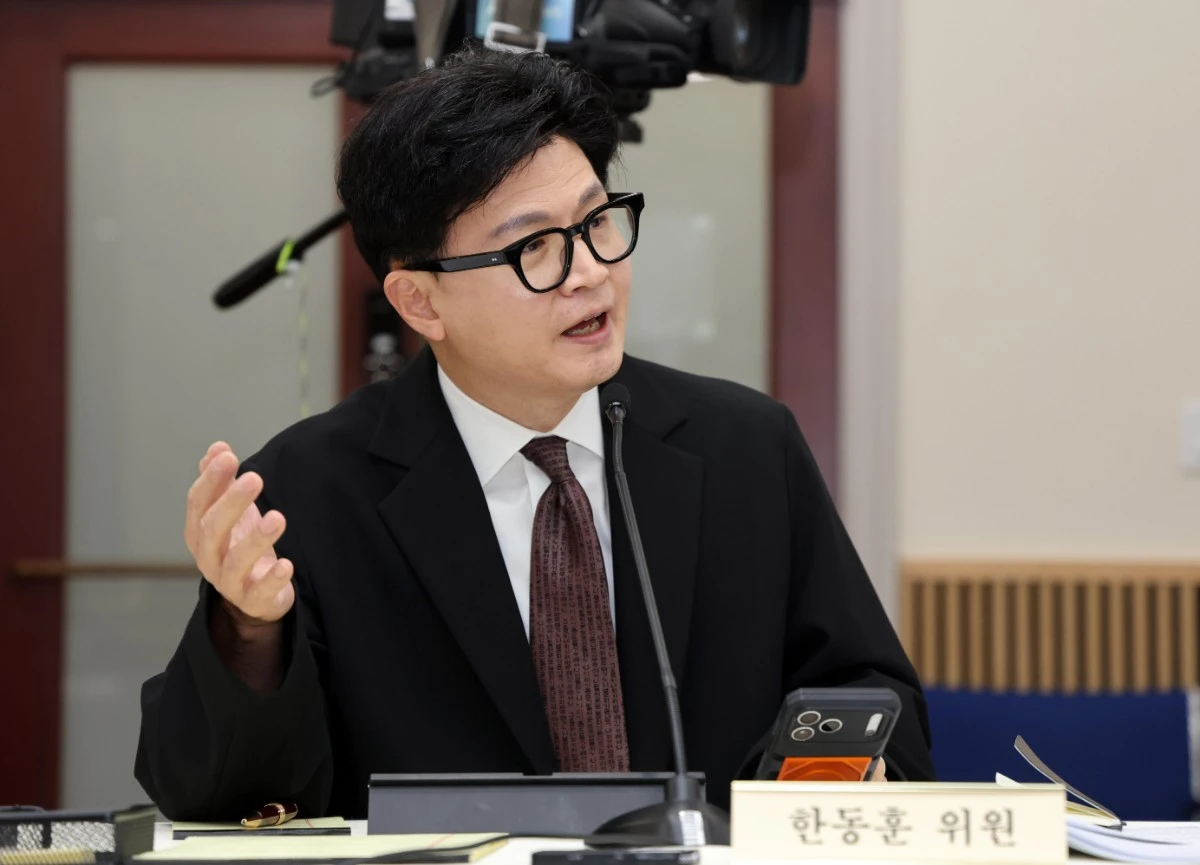 한동훈 무소속 의원이 12일(현지시각) 미국 워싱턴DC 주미한국대사관에서 열린 국회 외교통일위원회 주미한국대사관 등에 대한 국정감사에서 질의하고 있다. / 뉴스1(워싱턴 공동취재단)