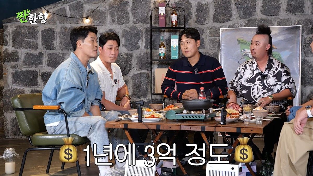 전 야구선수 김병현이 한 유튜브 채널에서 '메이저리그는 선수들이 은퇴하고 나서의 복지나 혜택 같은 게 잘 돼 있다'며 '우리나라 선수들도 KBO 선수협의회가 있는데 조금 더 일찍 그런 것들을 했었으면 선수들한테 많이 갔을 거다. 매년 그냥 돈을 나눠준다'고 말했다. / 유튜브 '짠한형 신동엽'