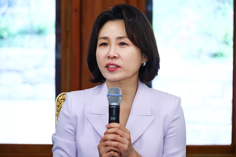 오월어머니집 전·현직 임원 초청 오찬 간담회 발언하는 김혜경 여사 / 뉴스1