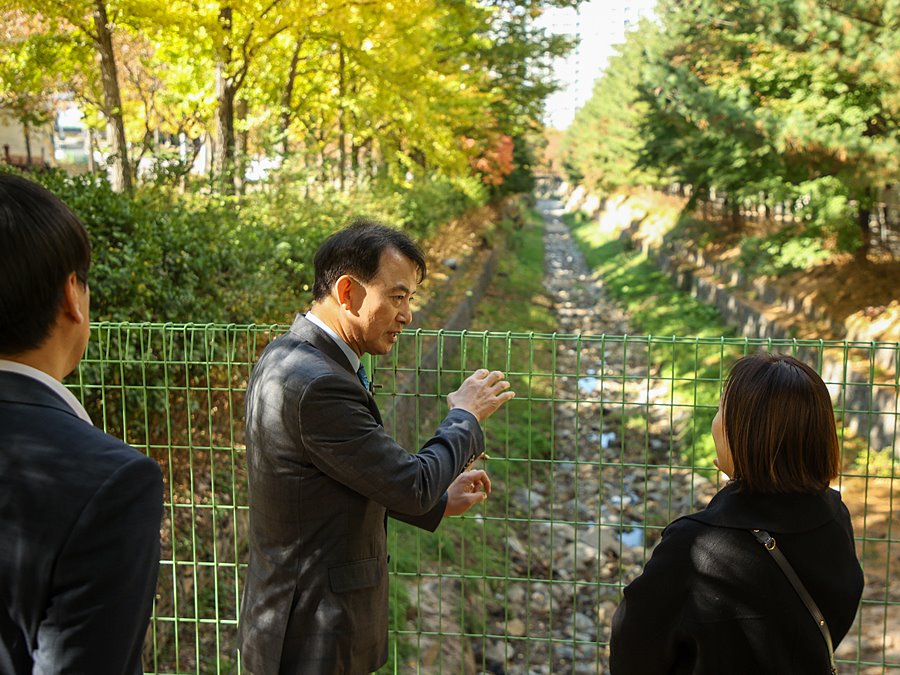 "하천 안전부터 학교·체육시설까지" 최현덕 남양주시장, 호평동 생활현안 점검