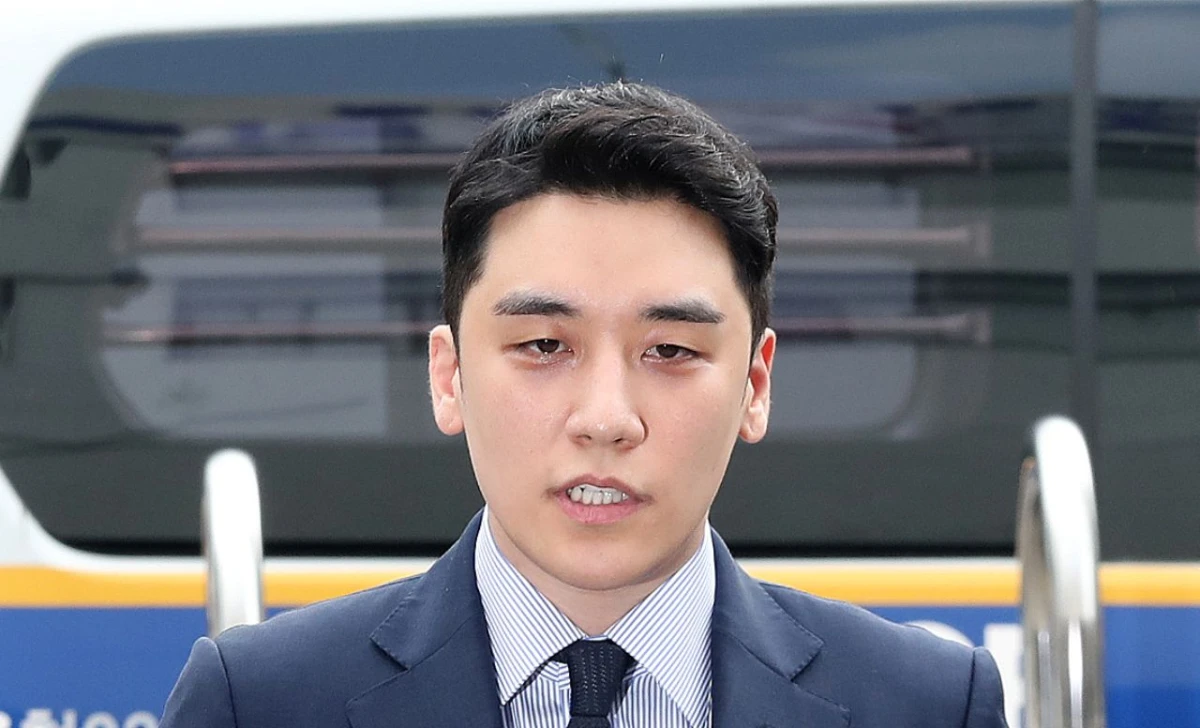 '원정 도박' 혐의를 받고 있는 그룹 빅뱅 전 멤버 승리가 2019년 8월 28일 오전 서울 중랑구 서울경찰청 지능범죄수사대(지수대)로 경찰 조사를 받기위해 출석하며 취재진 질문에 답하고 있다. / 뉴스1