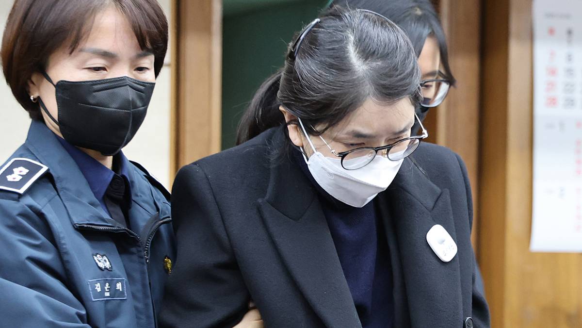 김건희 구속 2개월 연장…대법 “증거인멸·도망 염려”