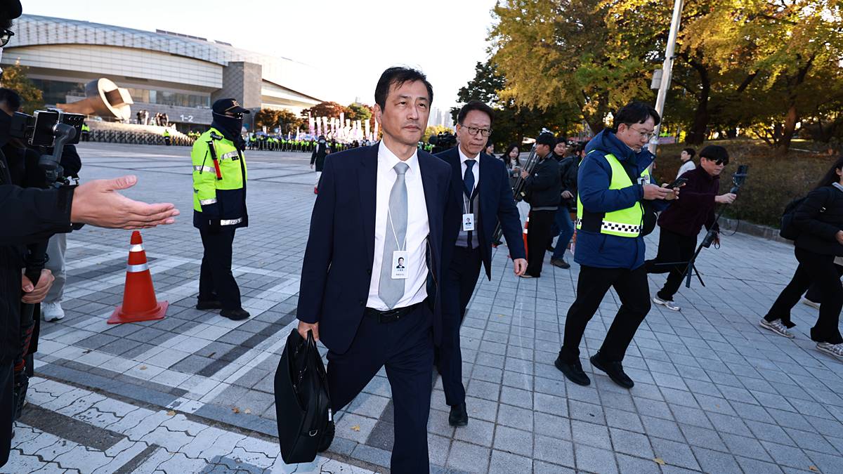 [속보] 선관위특검, 핸드볼경기장 내부 진입…투표지 검증 착수