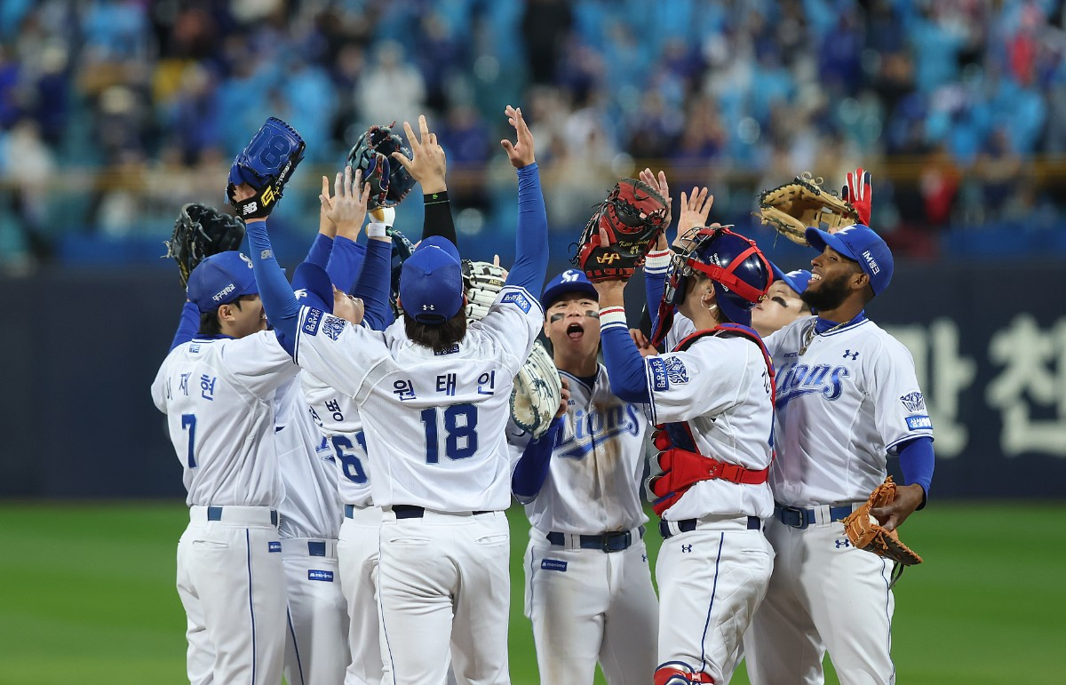 프로야구 삼성·KIA 플레이오프 2차전 결과…홈런 두 방에 승부 갈렸다