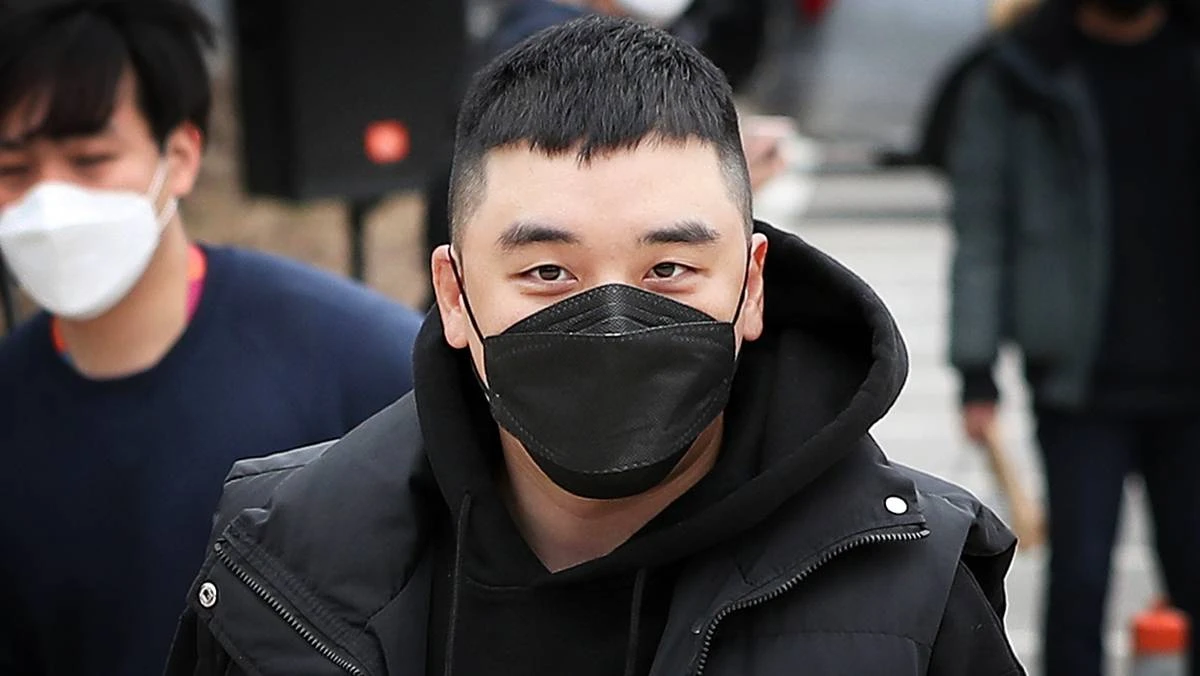 그룹 빅뱅의 전 멤버 승리(본명 이승현)가 2020년 3월 9일 오후 강원도 철원군 동송읍 육군 6사단 신병교육대에 입소하고 있다 / 뉴스1
