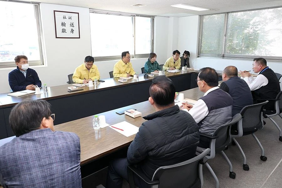 '버스 파업 예고에 비상수송 준비' 민경선 고양시장, 대체수송수단 점검