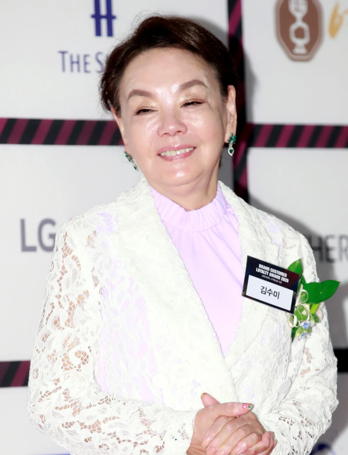 배우 고 김수미가 2020년 서울 장충동 신라호텔에서 열린 '2020 브랜드 고객충성도 대상' 시상식에 참석해 포즈를 취하고 있다. / 뉴스1