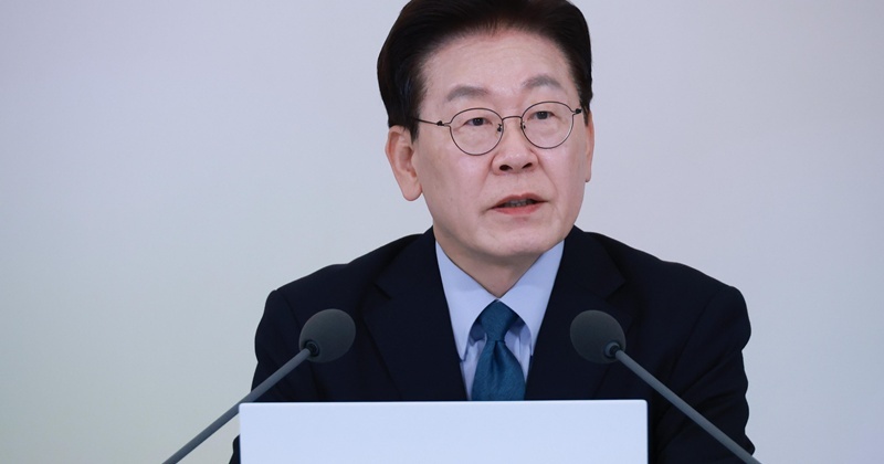 "절반 가까이 줄었다"며 박수 쳤는데…이 대통령 생중계 '발언', 알고 보니 틀렸다 