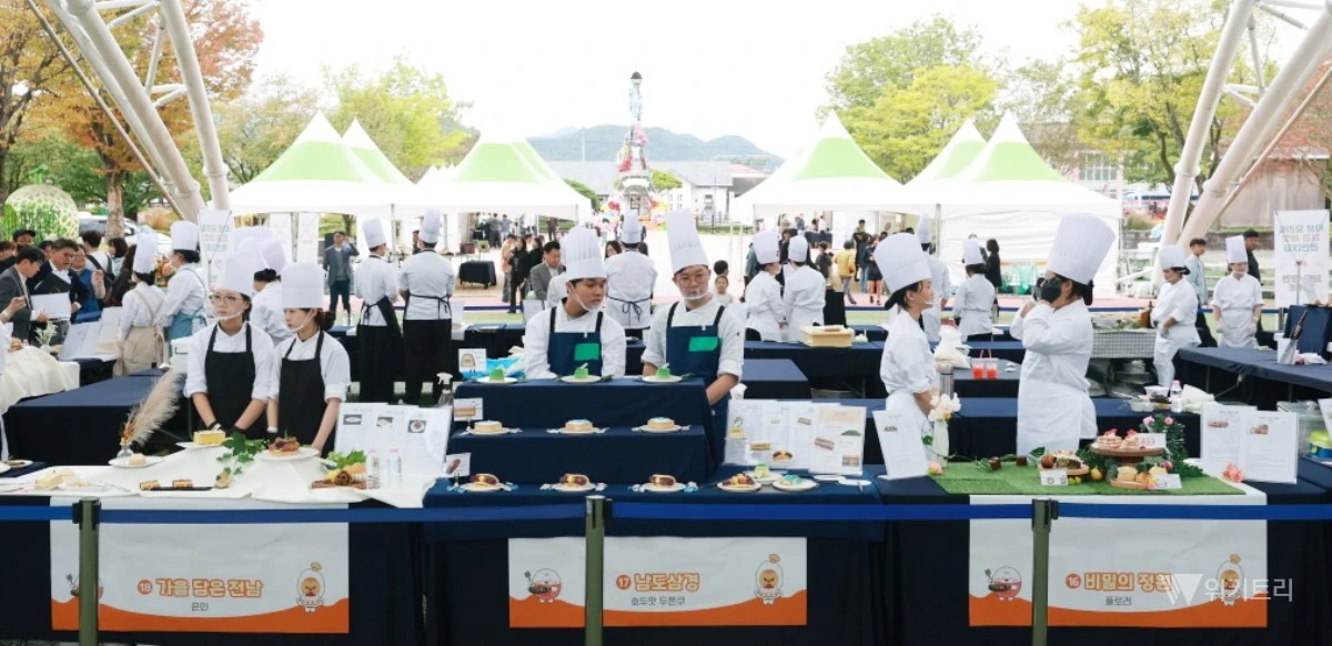 ‘제4회 곡성 전국요리경연대회’가 지난 10월 23일 섬진강기차마을 중앙광장에서 관광객과 주민들의 뜨거운 호응 속에 성황리에 막을 내렸다. / 곡성군