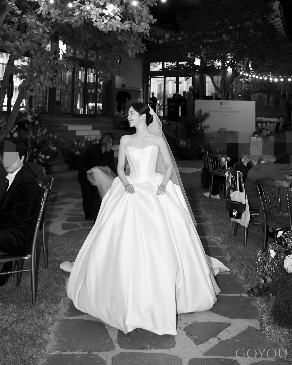 김소리가 웨딩드레스를 입고 사진을 찍고 있다 / 김소리 인스타그램