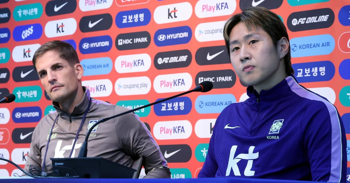 로베르토 모레노 대한민국 축구대표팀 감독과 이강인 / 뉴스1