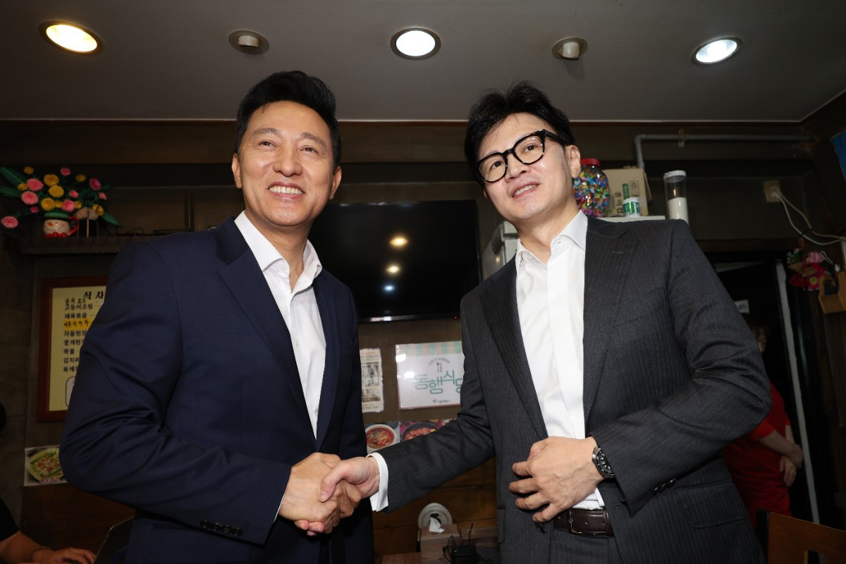 악수하는 오세훈 시장과 한동훈 의원 / 뉴스1