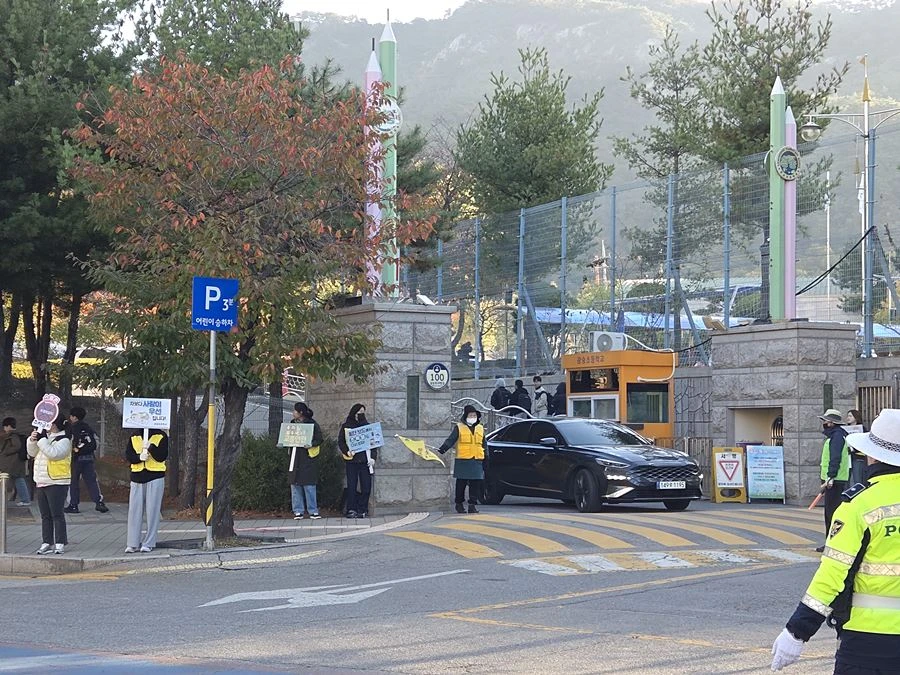 '서다·보다·걷다' 서정대, 광숭초 어린이 교통안전 지킴이로