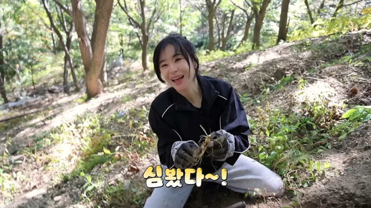 최강희가 '심봤다'를 외치는 모습. / 유튜브 '나도최강희'