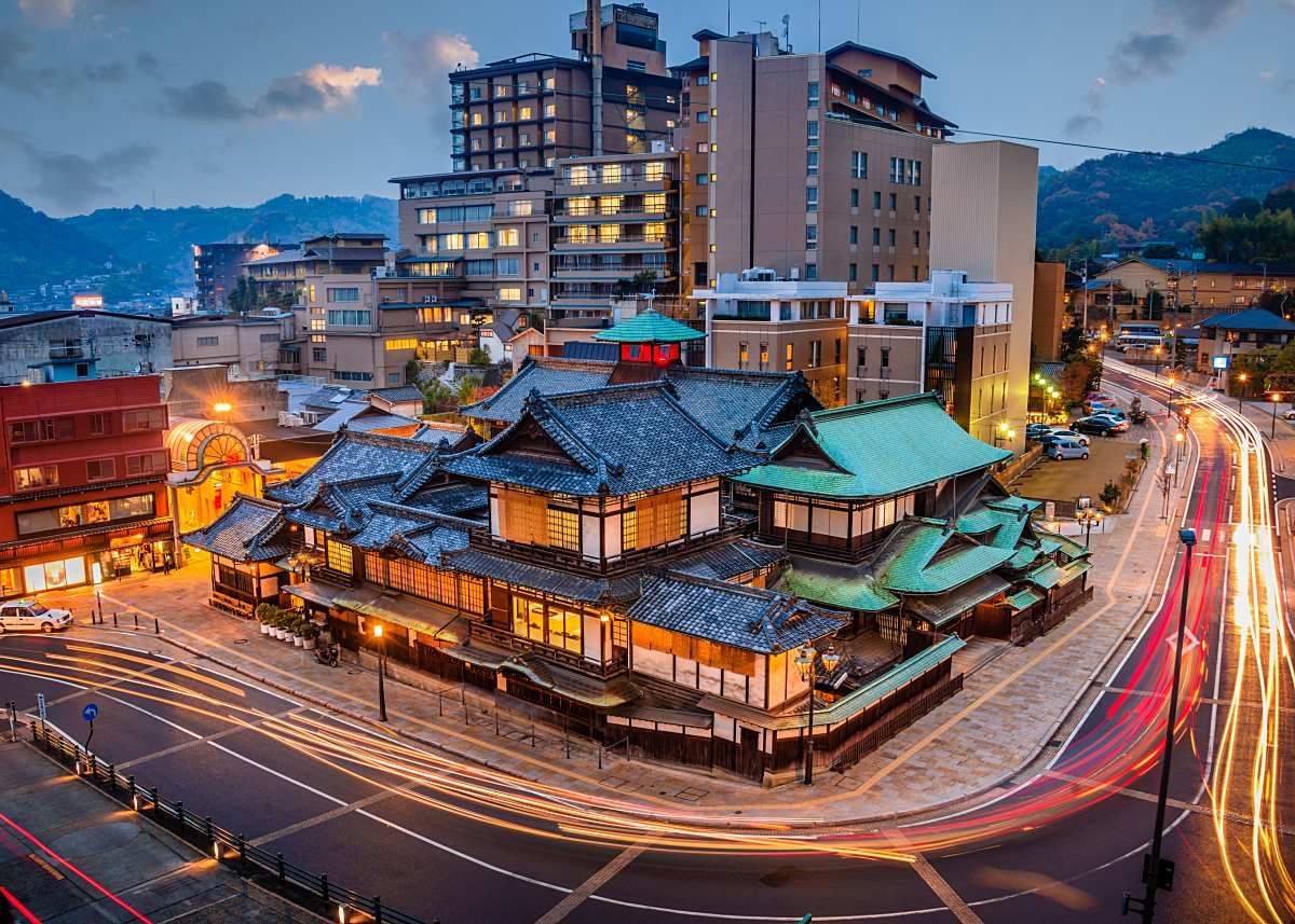 일본 마쓰야마시에 위치한 도고온천 본관. / Sean Pavone-shutterstock.com