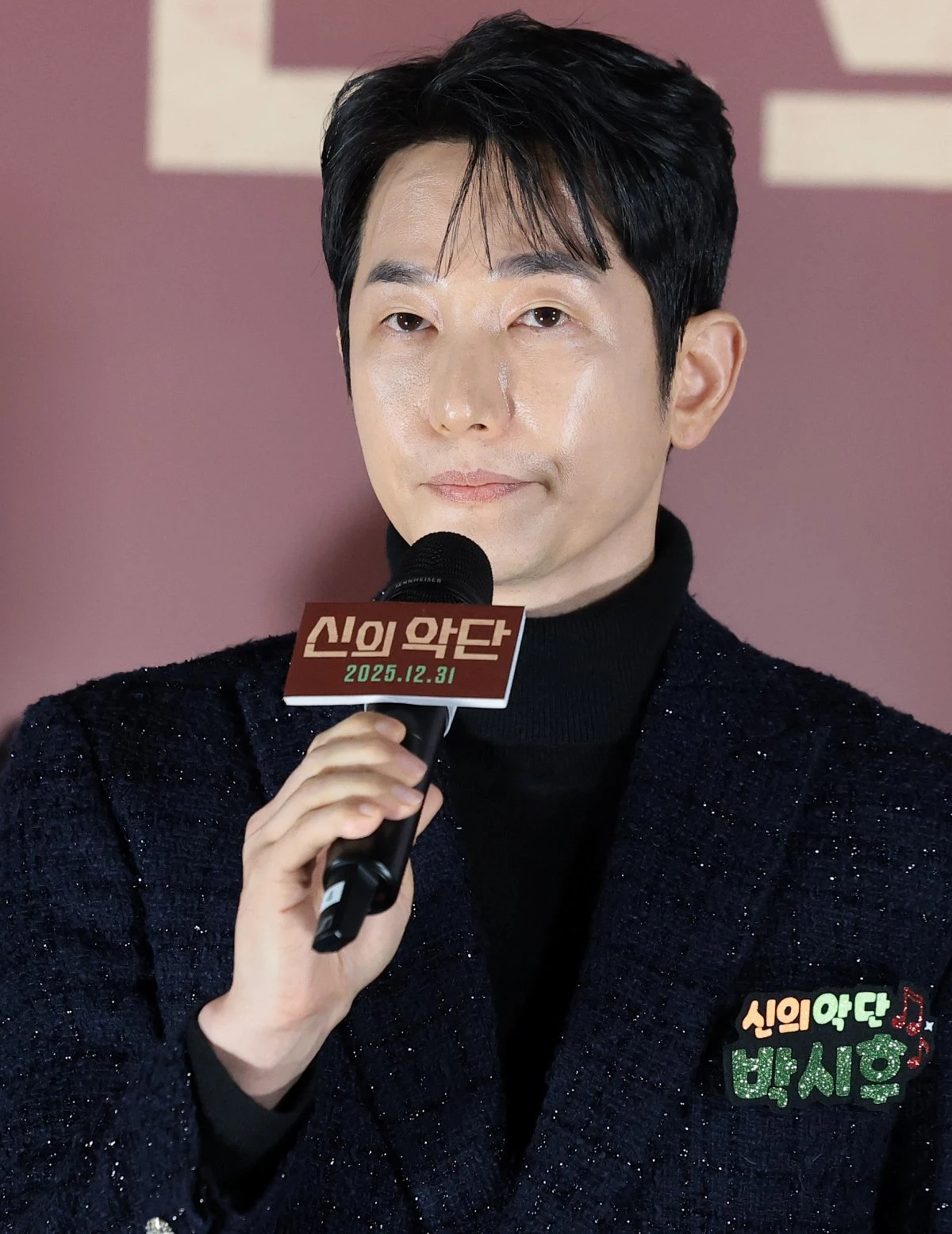 배우 박시후가 지난해 서울 용산구 용산아이파크몰 CGV에서 열린 영화 '신의악단'(감독 김형협) 제작보고회에 참석해 '가정파탄' 의혹에 대해 법적 절차를 밟고 있다고 얘기하고 있다. / 뉴스1