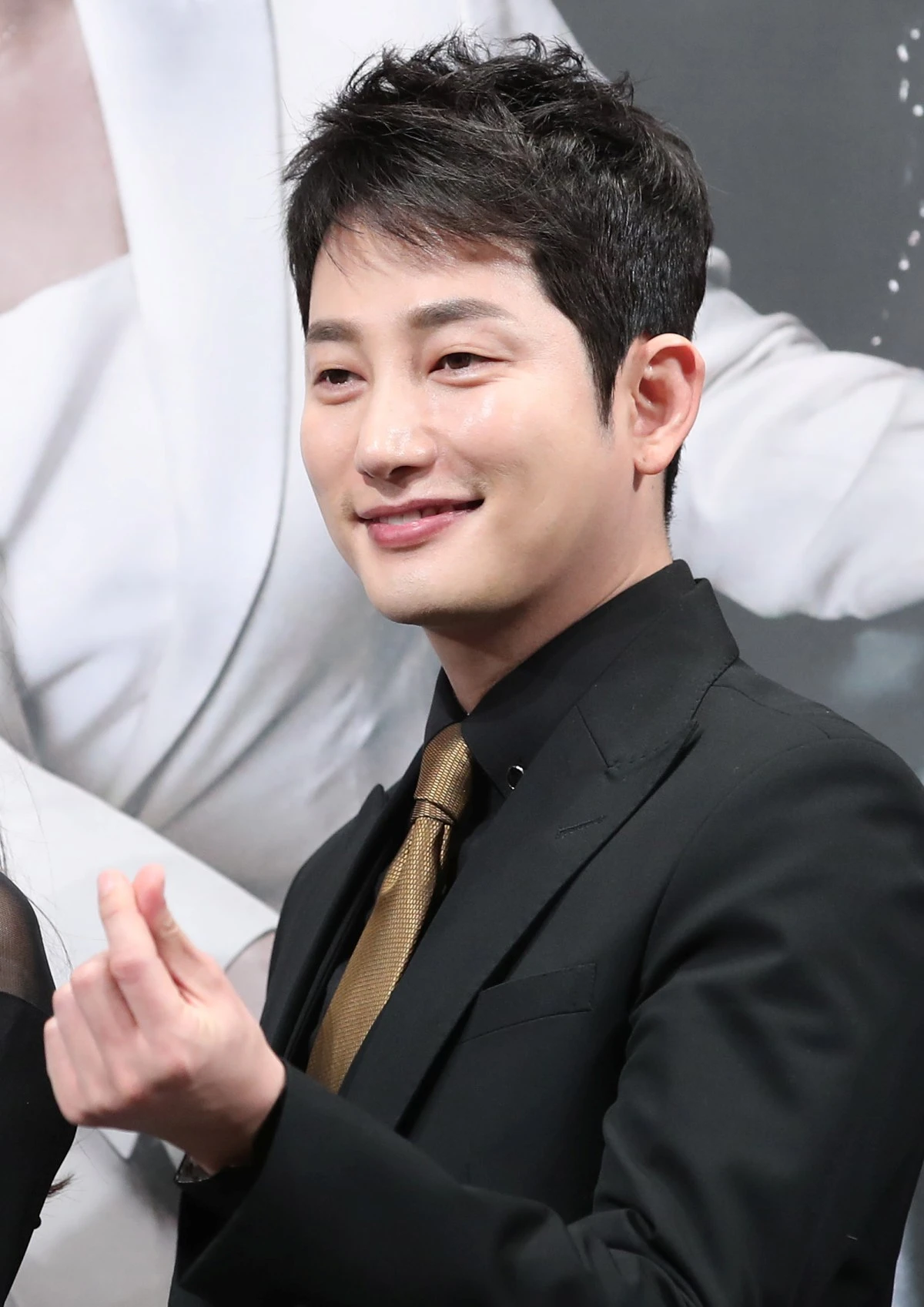 배우 박시후가 2019년 서울 강남구 논현동 임피리얼 팰리스 호텔에서 열린 TV CHOSUN 토일드라마 '바벨' 제작발표회에 참석해 포즈를 취하고 있다. / 뉴스1