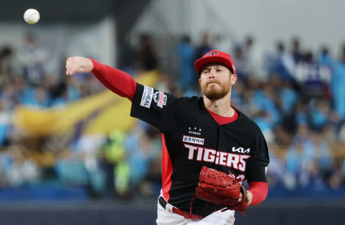 지난 27일 오후 대구 삼성라이온즈파크에서 열린 프로야구 2026 신한 SOL KBO 포스트시즌 플레이오프 2차전 KIA 타이거즈와 삼성 라이온즈의 경기에서 KIA 선발투수 올러가 역투하고 있다. / 뉴스1