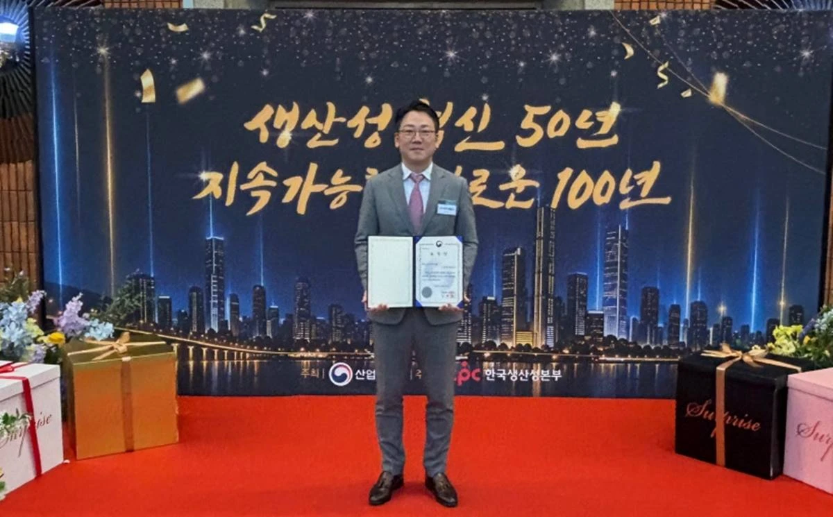 포항 사회적기업 ㈜디에스엠알오 진대용 대표, 산업통상부장관 표창 수상 모습/포항시