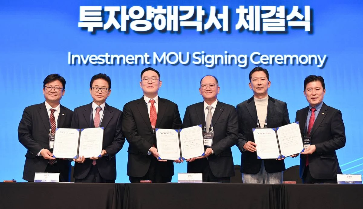 경상북도와 구미시는 지난 29일 서울 롯데호텔에서 열린 ‘경상북도 기업인의 밤’에서 코리아모션웍스㈜(KMW) 와 희토류 영구자석 국내 생산시설 구축 투자양해각서(MOU)를 체결했다/이하 경북도