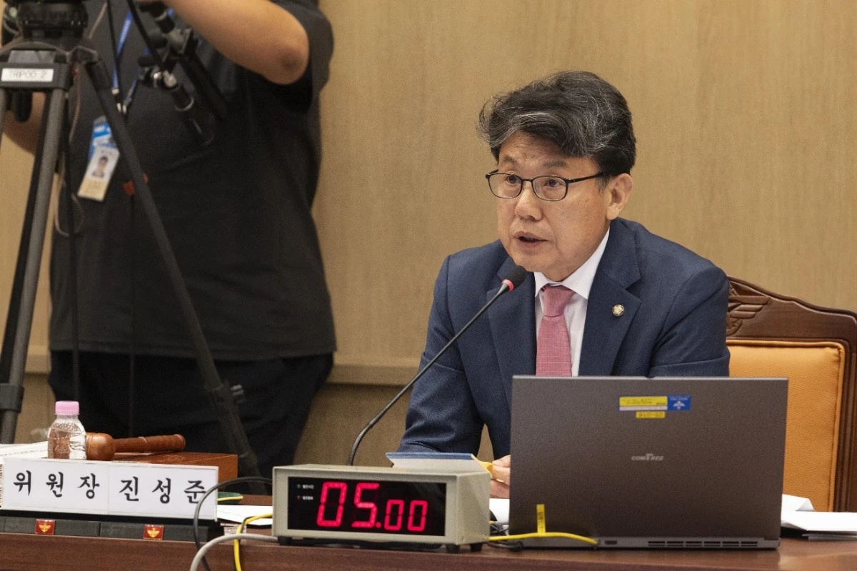 더불어민주당 소속 진성준 국회 국방위원장 / 뉴스1