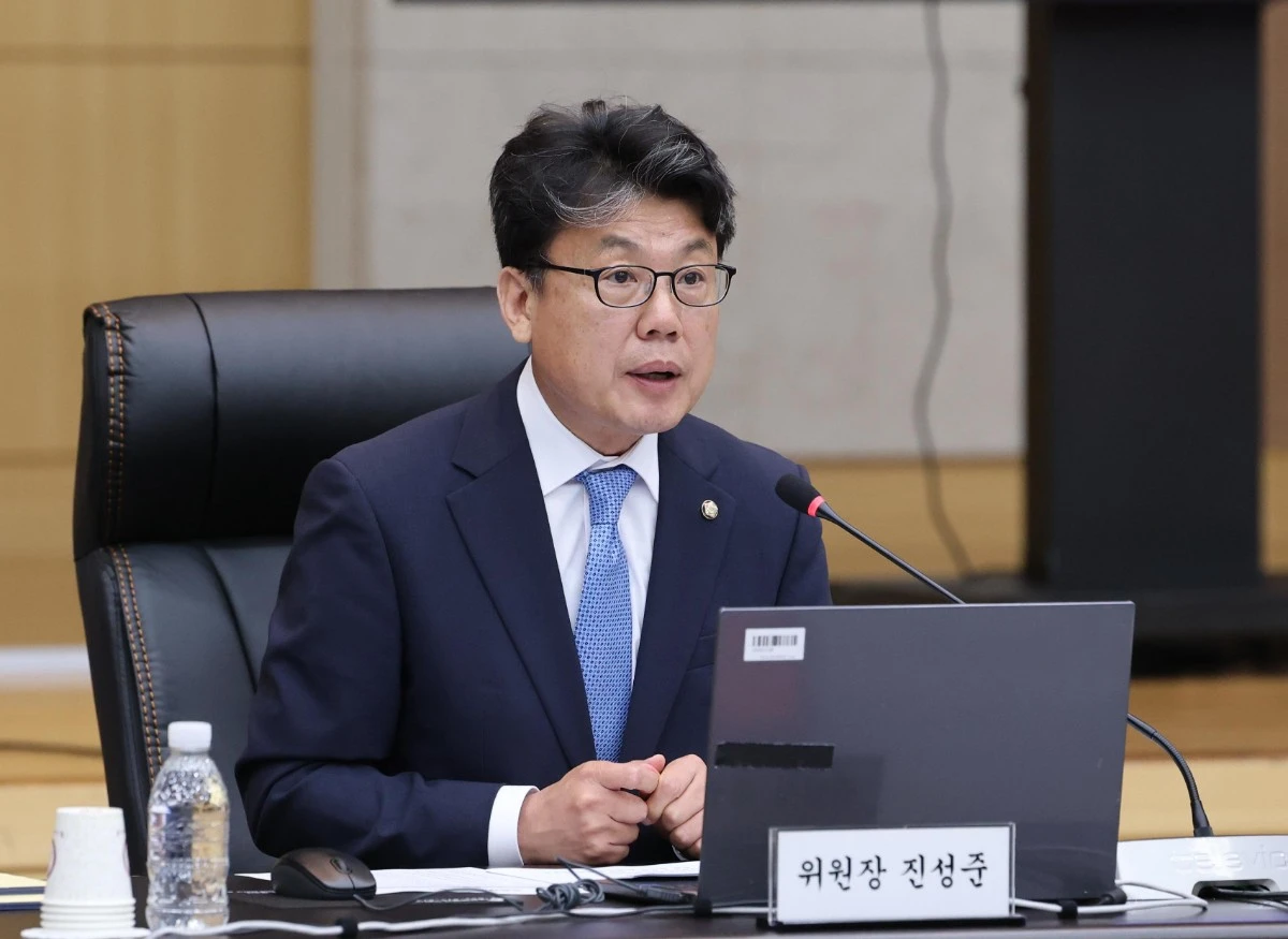 더불어민주당 소속 진성준 국회 국방위원장 / 뉴스1