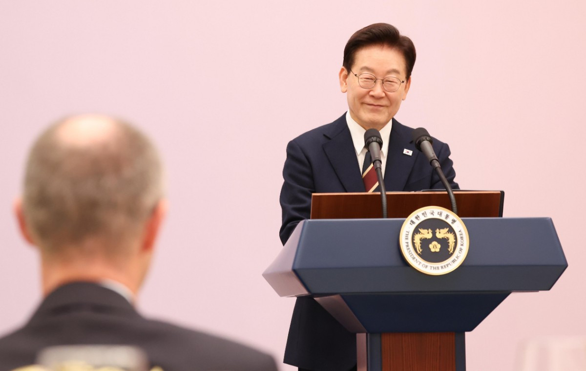 이런 상황에서도 '이 대통령 지지율'이 무려 70%에 육박한 지역