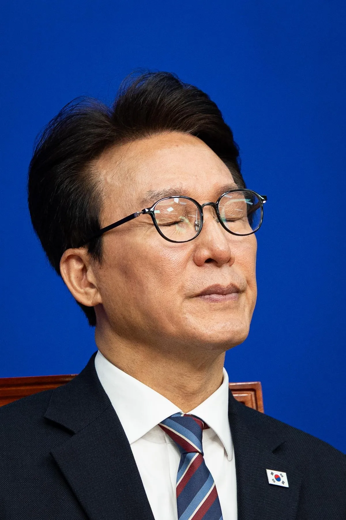 김민석 더불어민주당 대표가 30일 서울 여의도 국회에서 열린 최고위원회의에서 눈을 감고 있다. / 뉴스1