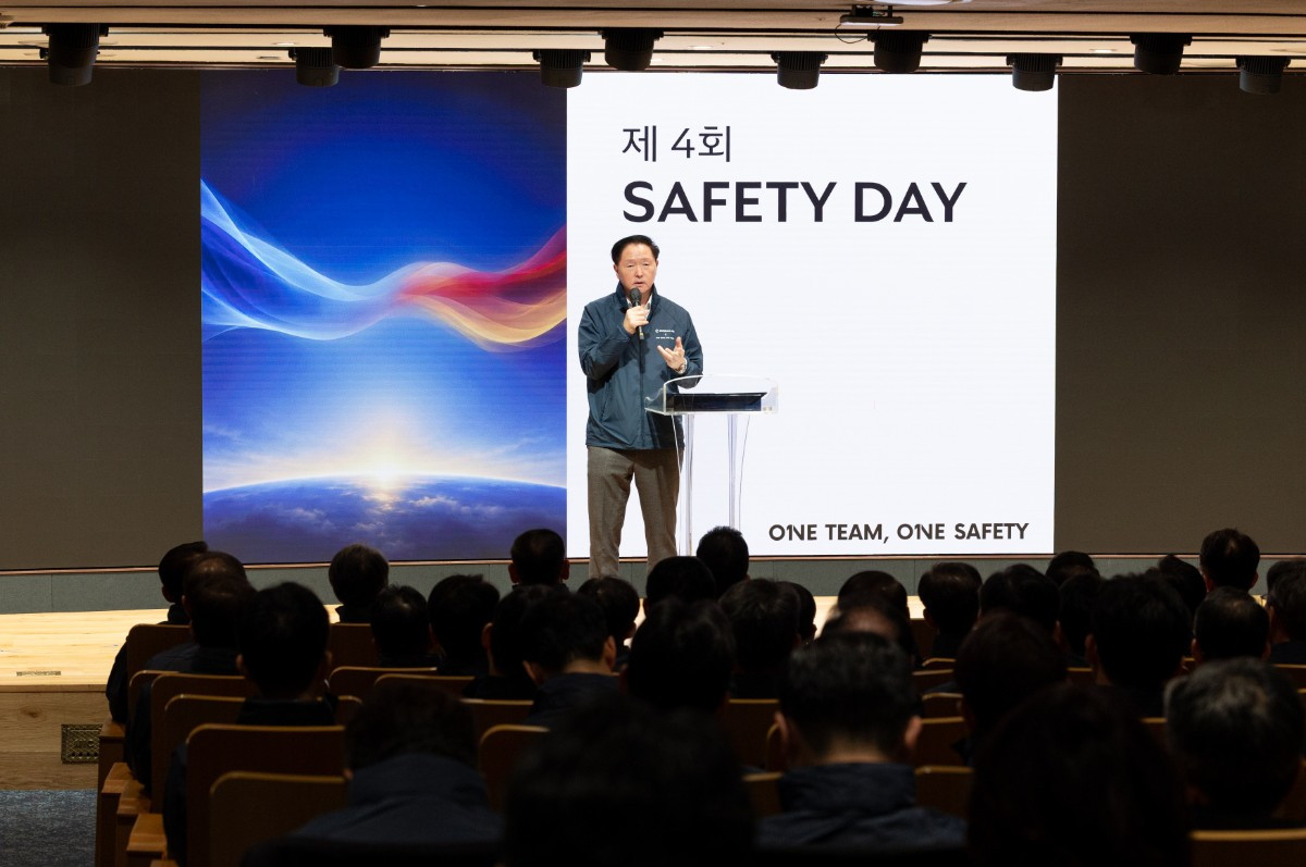 우기홍 대한항공 대표이사 부회장이 30일 서울 강서구 대한항공 본사에서 열린 제4회 세이프티 데이 행사에서 개회사를 하고 있다. / 대한항공 제공