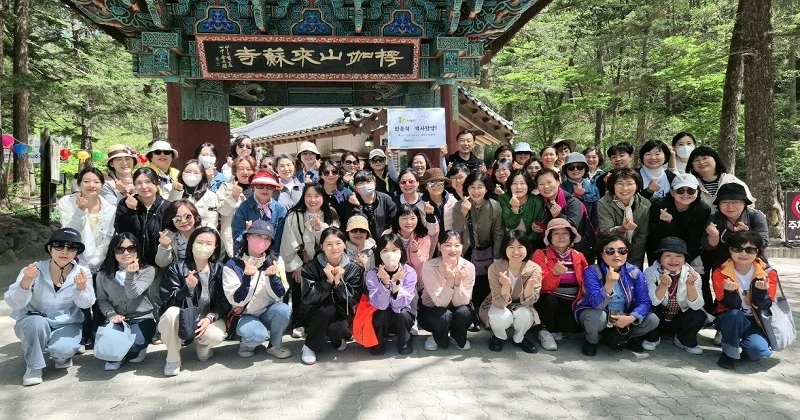 부녀회원들이 역사 속 성경 탐방 모습 / 신천지 전주교회