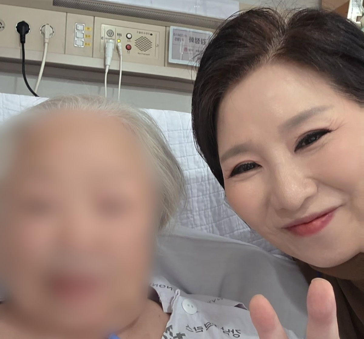 이호선 교수가 30일 자신의 SNS를 통해 어머니를 떠나보내며 작별 인사를 건넸다. / 이호선 교수 인스타그램