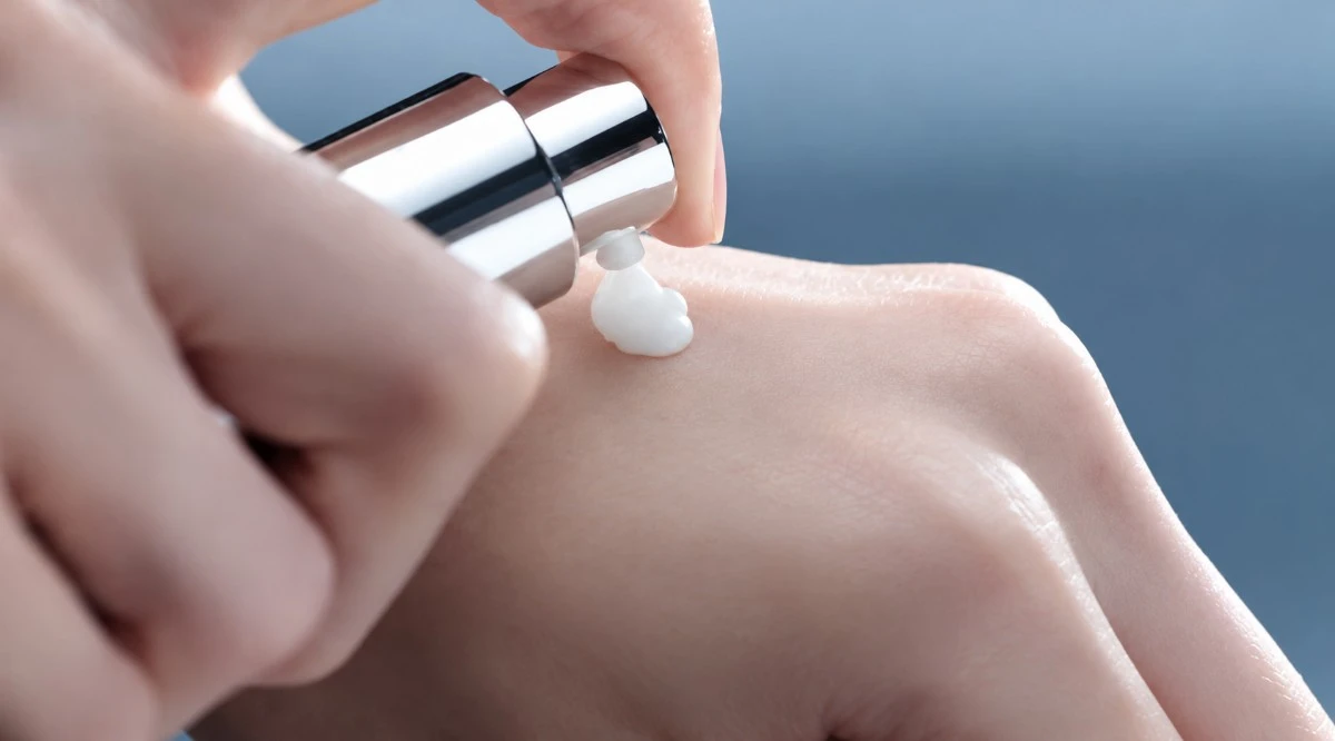 종근당 '더마그램 피디알엔 크림(Dermagram PDRN Cream)' 광고 영상을 캡처한 사진.