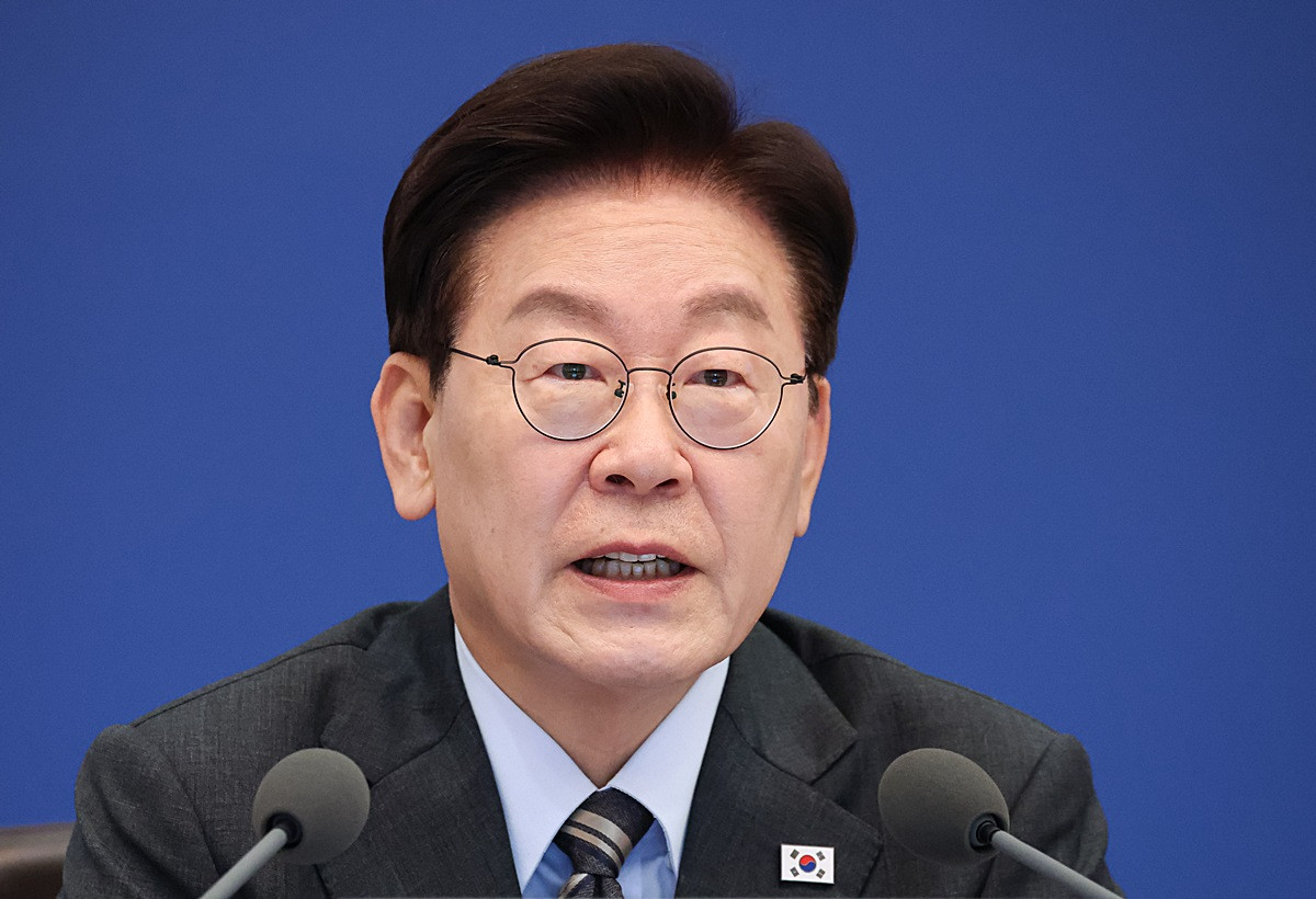 “링거 맞으며 코피 터지는데…놀러 가는 것처럼 보이나” 이 대통령이 올린 SNS 글, 눈길 쏠렸다 
