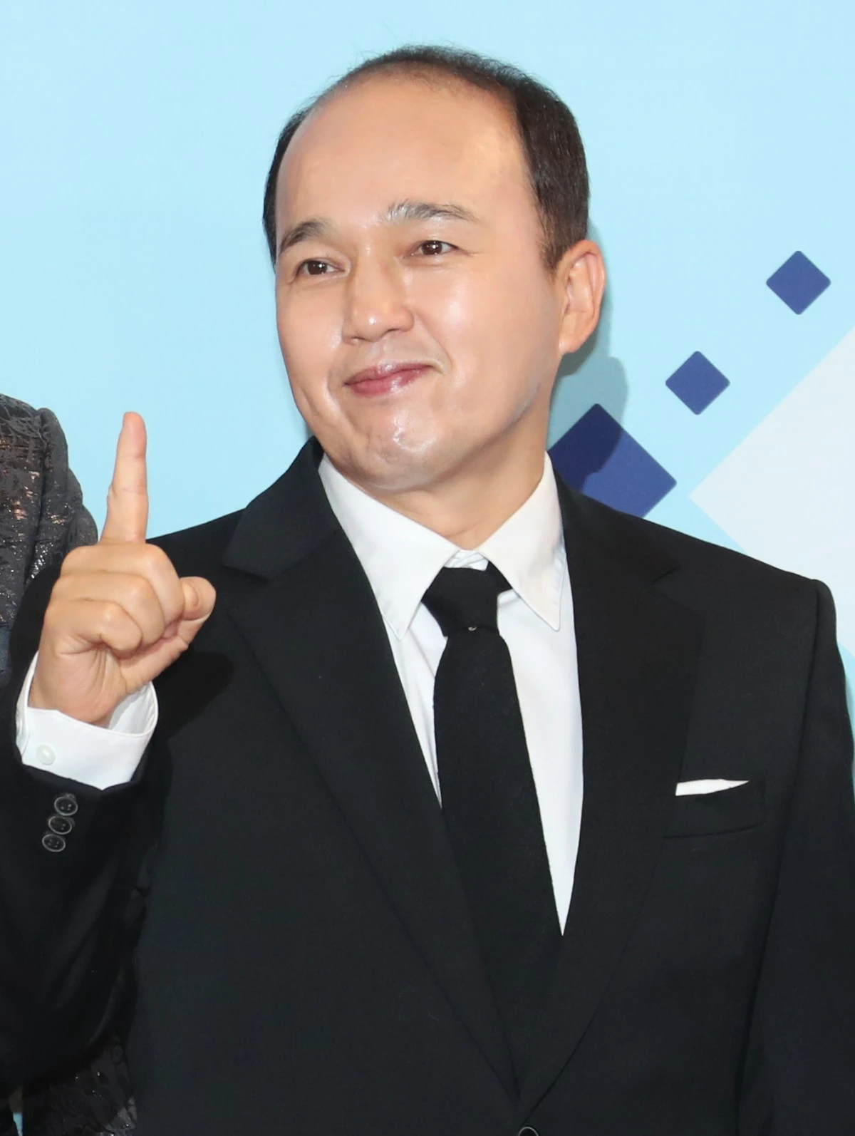 김광규 자료사진. 김광규는 1967년생으로 부산 출신 배우다. 데뷔 전 군에서 직업군인으로 복무했고, 전역한 뒤에는 택시기사를 비롯해 여러 일을 하며 생계를 꾸렸다. 데뷔작은 1999년 곽경택 감독의 영화 '닥터 K'다. 대중에게 이름을 알린 작품은 2001년 영화 '친구'다. 이후 드라마 '환상의 커플', '크크섬의 비밀', '여인의 향기', '너의 목소리가 들려' 등에 출연했다. 주연보다는 조연과 감초 역할이 많았지만, 짧게 나와도 강한 인상을 남겨 '신스틸러'로 자리 잡았다. / 뉴스1
